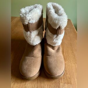 Cozy Tan Winter Boots with Faux Fur Lining